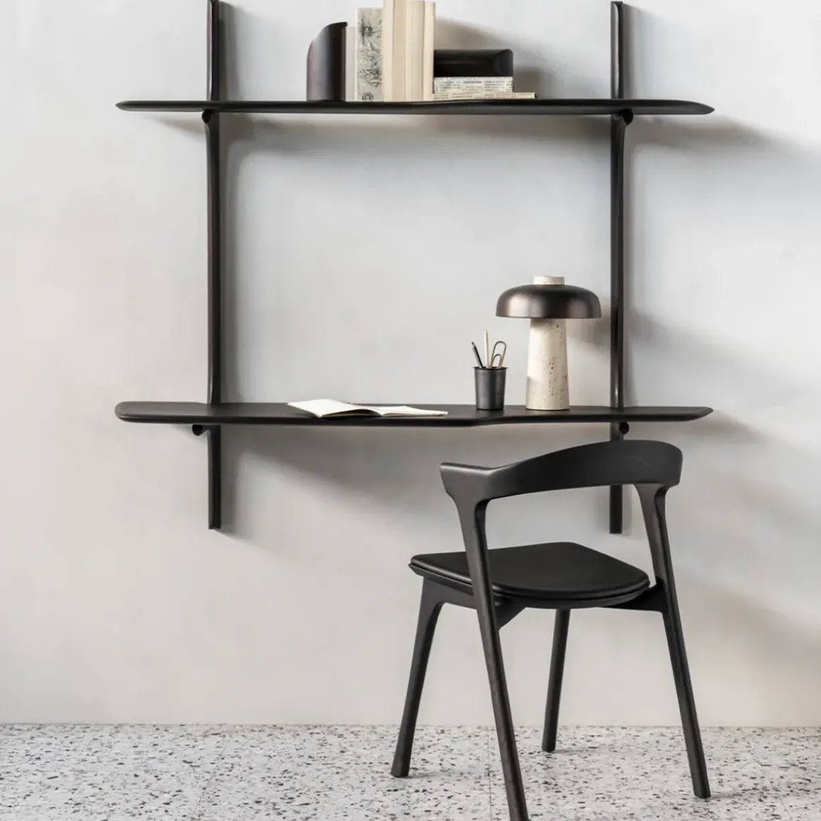 Bureau Mural PI en Acajou Vernis - 140 x 48 x 126 cm