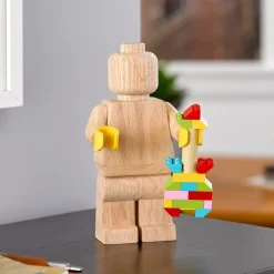 Figurine Lego en bois - h 20 cm