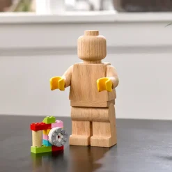 Figurine Lego en bois - h 20 cm