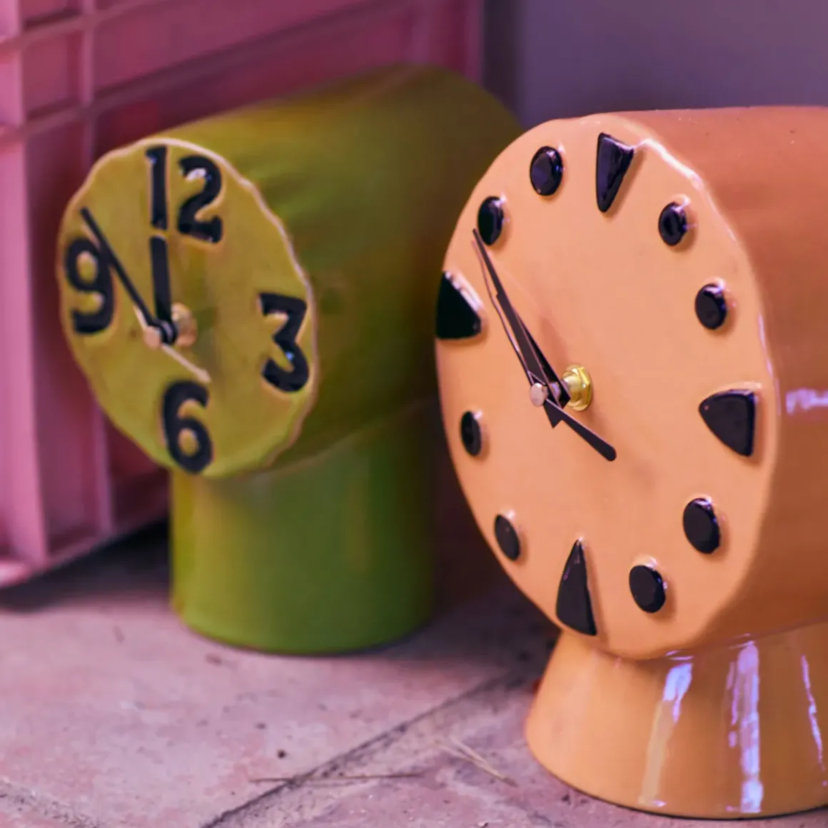 Horloge Rétro en céramique - h 20,8 cm - Pêche