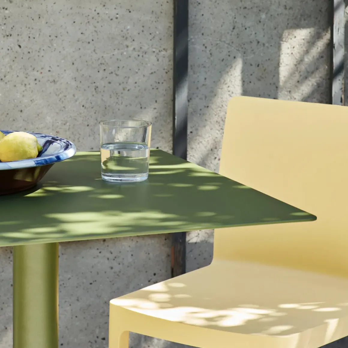 Table Cone Palissade - l 65 x p 65 x h 74 cm - Olive