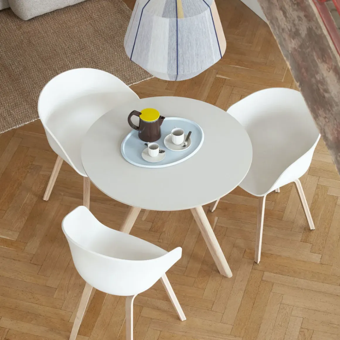 Table CPH20 Ronde Chêne clair huilé u0026 Linoleum - Crème