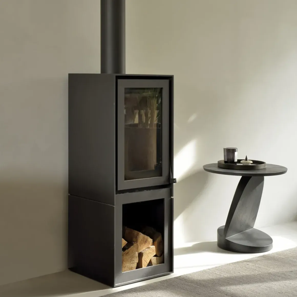 Table d'appoint Oblic en teck noir verni - Ø 52 cm